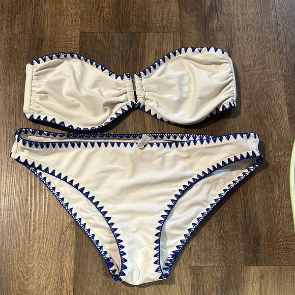 Vineyard Vines White and Blue Bikini - Picture 1 of 2